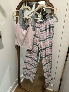 Victoria’s Secret pink Women’s Pink & Gray Tank and Plaid Pajama Pant Set med